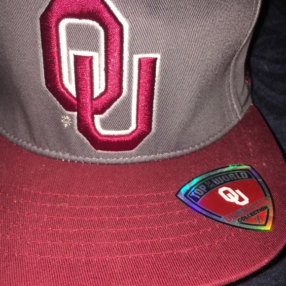 A hat - Picture 1 of 3